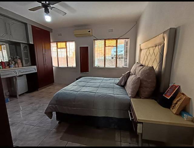 6 BEDROOM HOUSE FOR SALE IN NORTHDALE